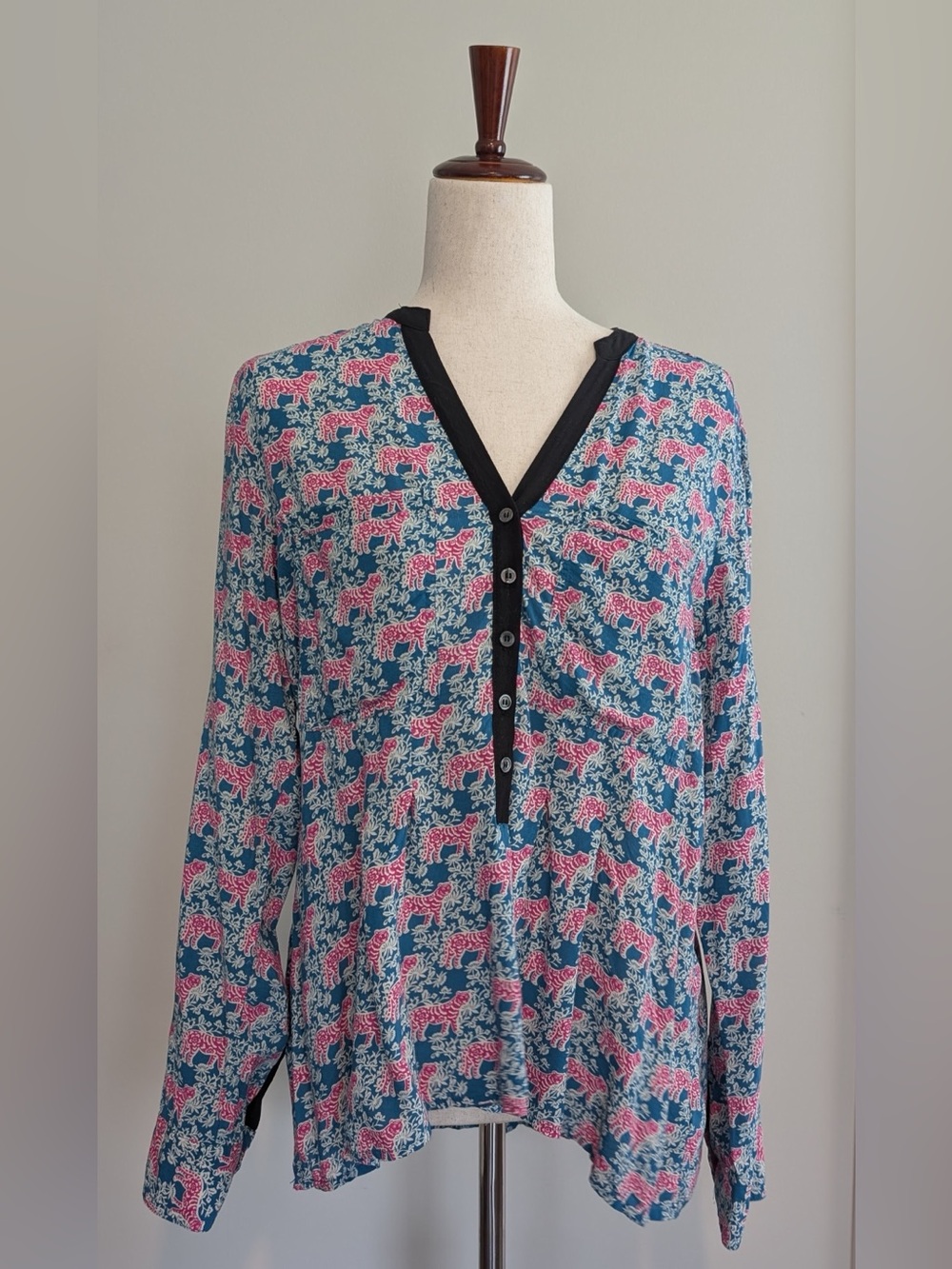 Anthropologie Vanessa Virginia Blue Honroe Tiger Print Boho Henley Top Size 10